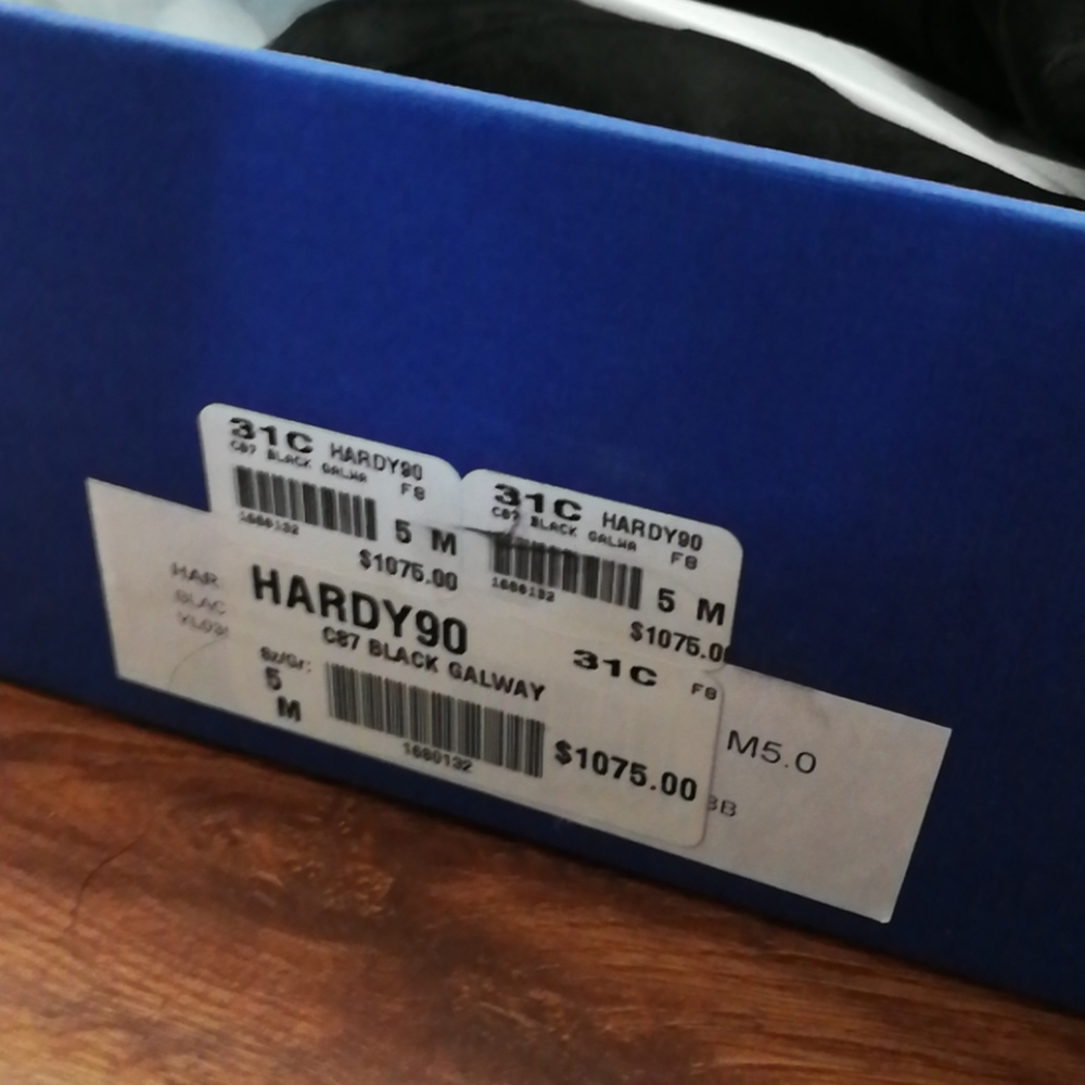 Stuart Weitzman - Picture 5 of 6